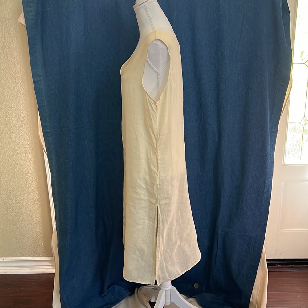 CP Shades 💛Pale Yellow💛 V-Cut Tunic. Size M. - Picture 3 of 9
